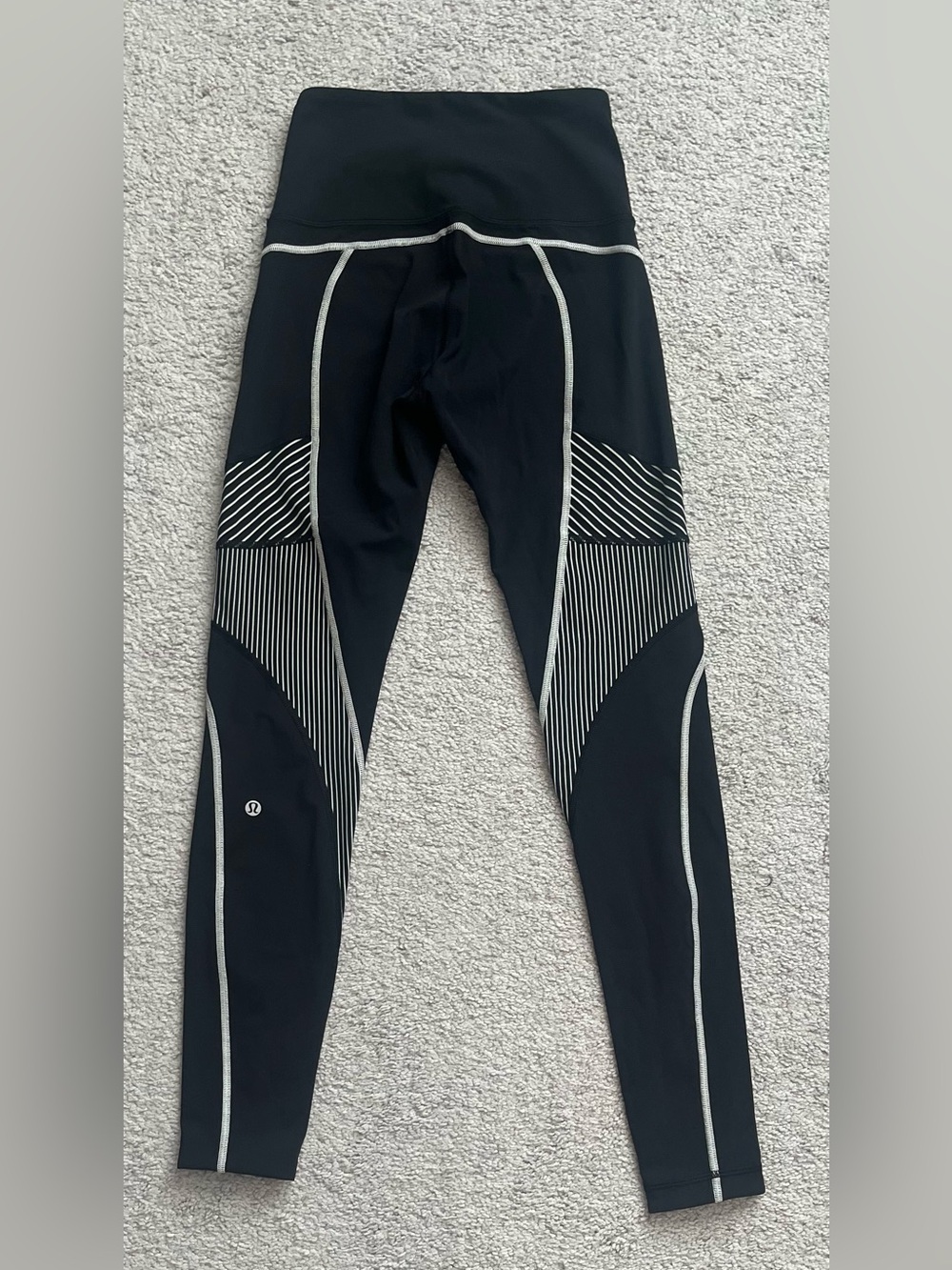 lululemon athletica Black Leggings with White Contrast Stitching Size 4